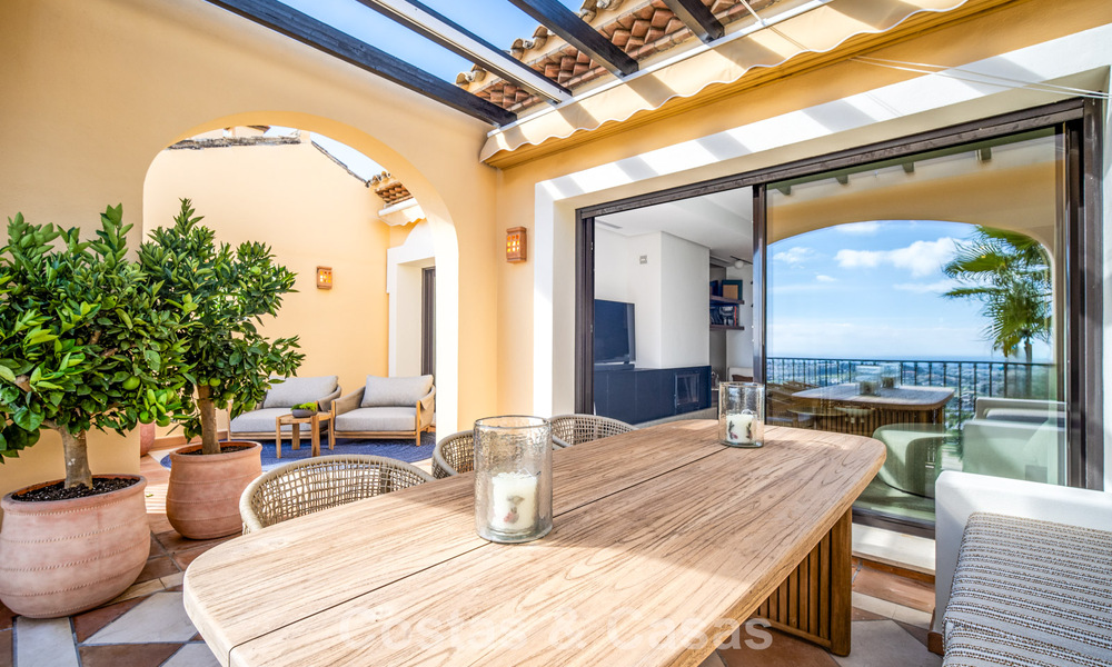 Penthouse en première ligne de golf avec de vues sur le golf et la mer à vendre dans une urbanisation fermée à Benahavis - Marbella 74742