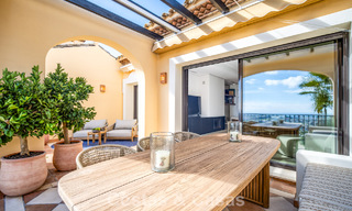 Penthouse en première ligne de golf avec de vues sur le golf et la mer à vendre dans une urbanisation fermée à Benahavis - Marbella 74742 