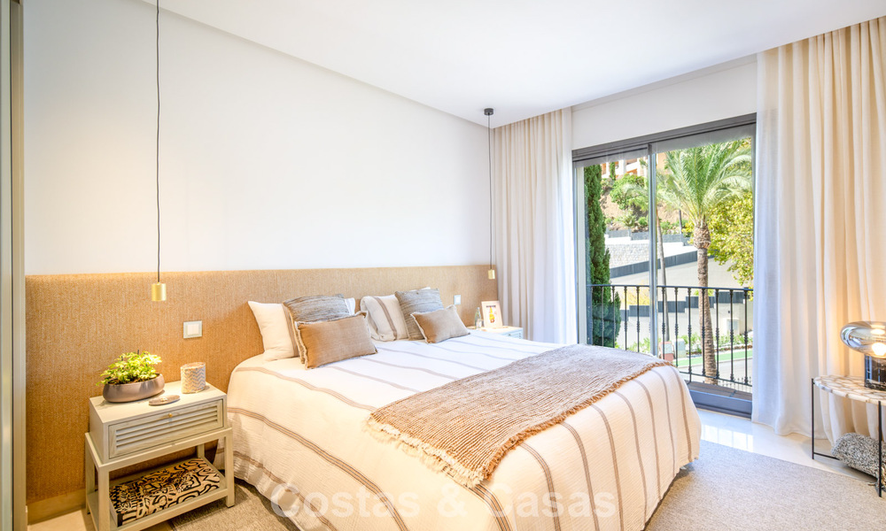 Penthouse en première ligne de golf avec de vues sur le golf et la mer à vendre dans une urbanisation fermée à Benahavis - Marbella 74749