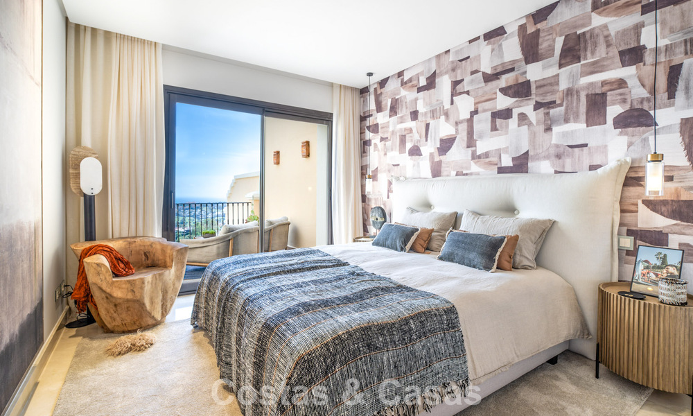 Penthouse en première ligne de golf avec de vues sur le golf et la mer à vendre dans une urbanisation fermée à Benahavis - Marbella 74754