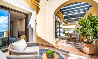 Penthouse en première ligne de golf avec de vues sur le golf et la mer à vendre dans une urbanisation fermée à Benahavis - Marbella 74756 