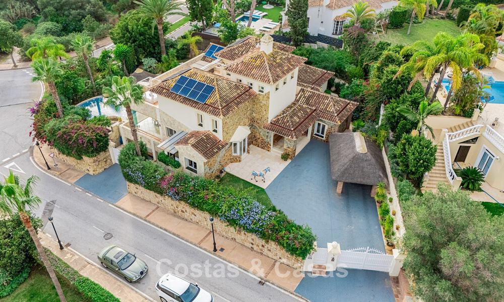 Villa de luxe méditerranéenne à vendre près de la plage d'Elviria, à l'est du centre de Marbella 74941