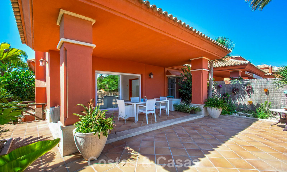 Spacieuse maison jumelée à vendre dans un complexe de golf fermé à l'est de Marbella 773484