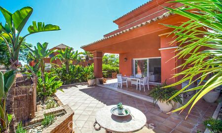 Spacieuse maison jumelée à vendre dans un complexe de golf fermé à l'est de Marbella 773505