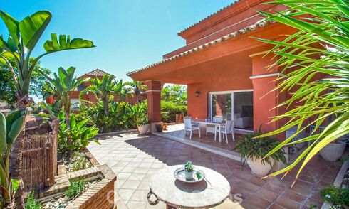 Spacieuse maison jumelée à vendre dans un complexe de golf fermé à l'est de Marbella 773505