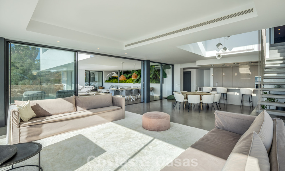 Villa de luxe moderniste à vendre, avec vue sur la mer dans une communauté fermée à Benahavis - Marbella 773599