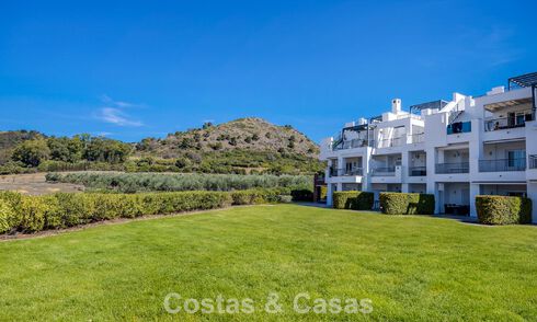 Luxueux appartement avec jardin de 3 chambres à vendre entouré de terrains de golf à Benahavis - Marbella 773678