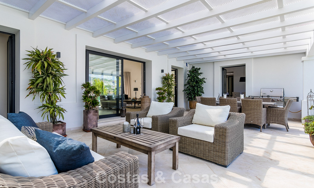 Villa de luxe au design méditerranéen intemporel à vendre dans un quartier de golf recherché de Nueva Andalucia, Marbella 773704