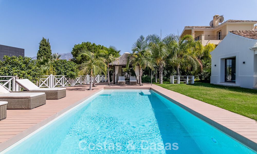 Villa de luxe au design méditerranéen intemporel à vendre dans un quartier de golf recherché de Nueva Andalucia, Marbella 773707