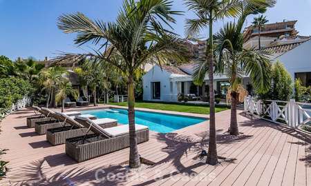 Villa de luxe au design méditerranéen intemporel à vendre dans un quartier de golf recherché de Nueva Andalucia, Marbella 773708