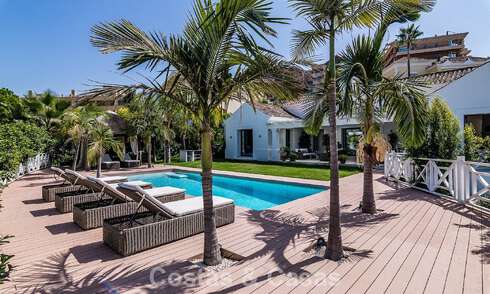 Villa de luxe au design méditerranéen intemporel à vendre dans un quartier de golf recherché de Nueva Andalucia, Marbella 773708