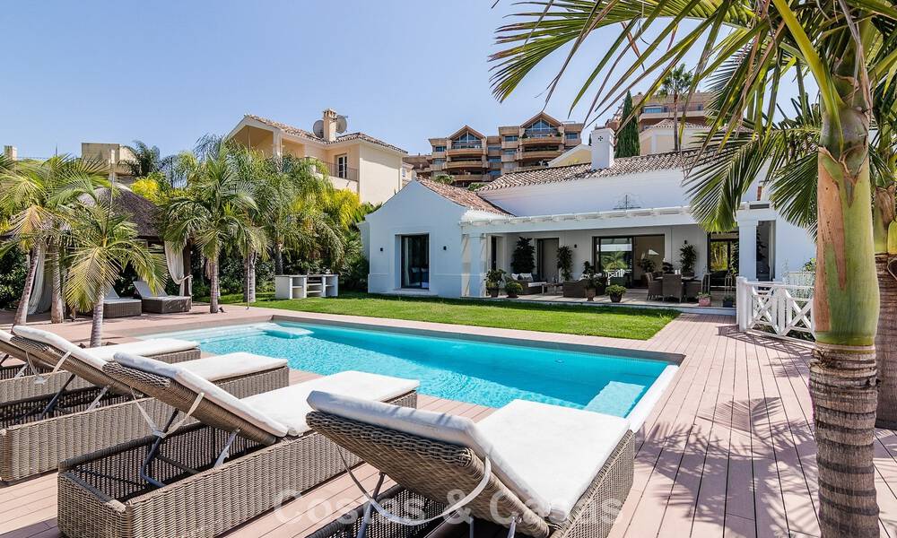 Villa de luxe au design méditerranéen intemporel à vendre dans un quartier de golf recherché de Nueva Andalucia, Marbella 773711