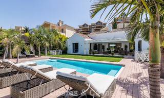 Villa de luxe au design méditerranéen intemporel à vendre dans un quartier de golf recherché de Nueva Andalucia, Marbella 773711 