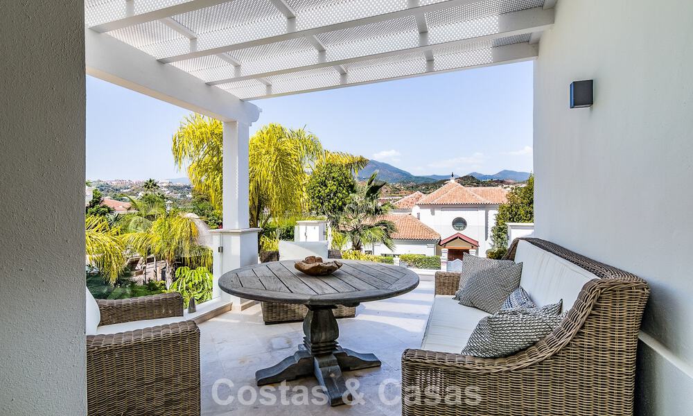 Villa de luxe au design méditerranéen intemporel à vendre dans un quartier de golf recherché de Nueva Andalucia, Marbella 773717