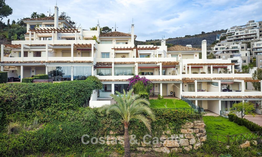 Appartement de luxe rénové à vendre avec vue panoramique sur la mer dans la vallée du golf de Nueva Andalucia, Marbella 773772