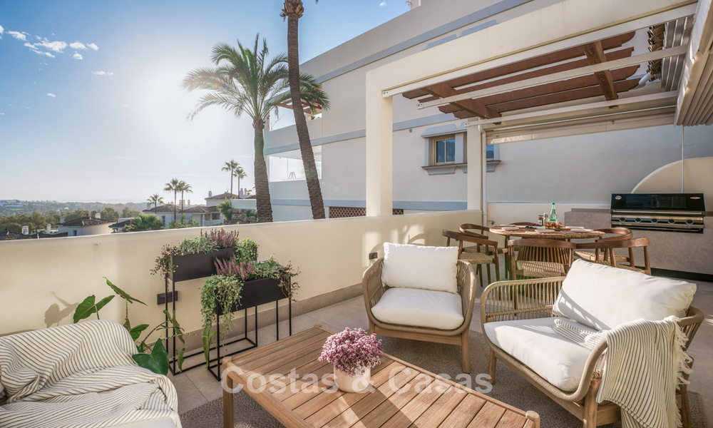 Appartement de luxe rénové à vendre avec vue panoramique sur la mer dans la vallée du golf de Nueva Andalucia, Marbella 773785