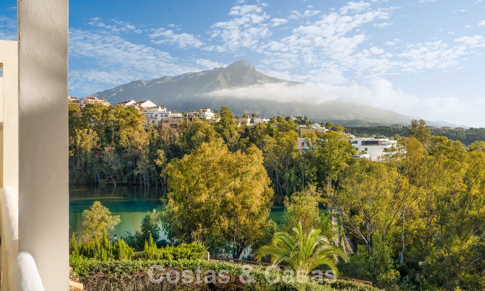 Appartement de luxe rénové à vendre avec vue panoramique sur la mer dans la vallée du golf de Nueva Andalucia, Marbella 773788