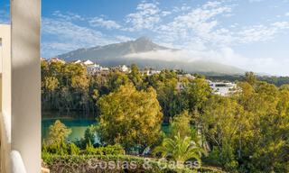 Appartement de luxe rénové à vendre avec vue panoramique sur la mer dans la vallée du golf de Nueva Andalucia, Marbella 773788 