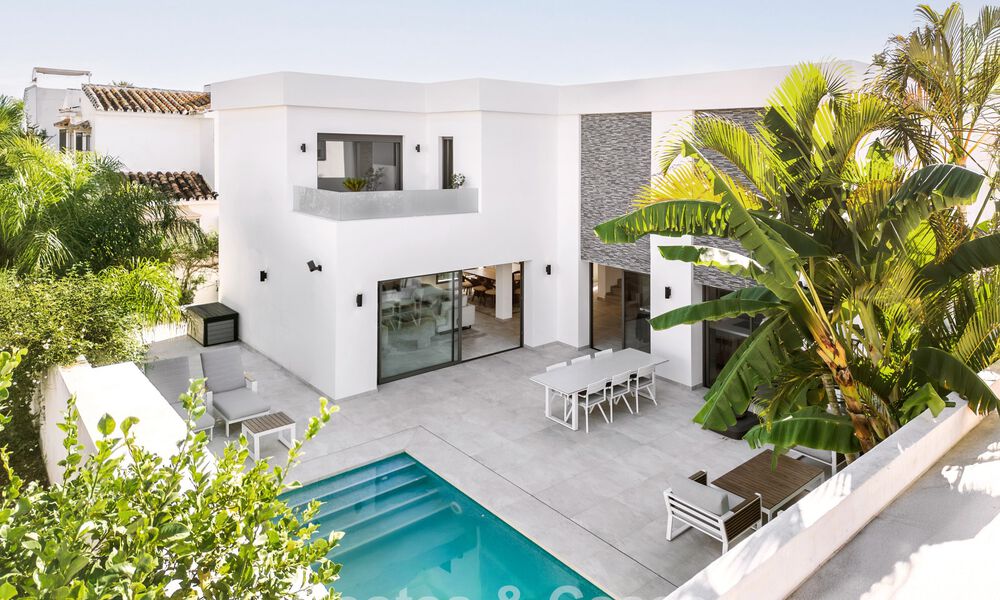 Villa de luxe moderniste à vendre à quelques pas des commodités sur le prestigieux Golden Mile de Marbella 773895