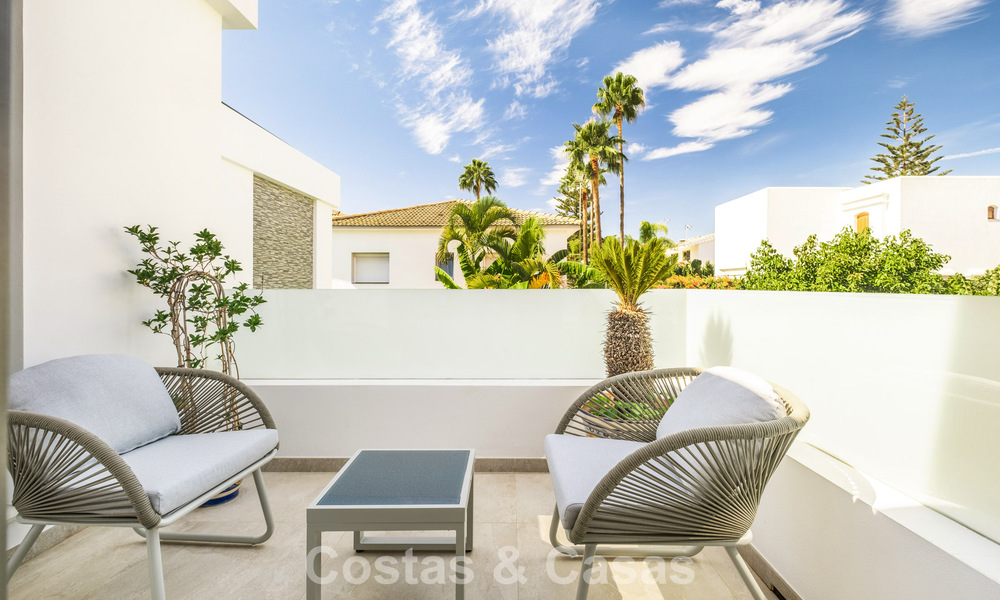 Villa de luxe moderniste à vendre à quelques pas des commodités sur le prestigieux Golden Mile de Marbella 773897