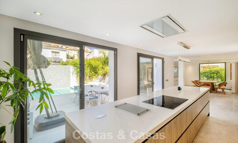 Villa de luxe moderniste à vendre à quelques pas des commodités sur le prestigieux Golden Mile de Marbella 773911