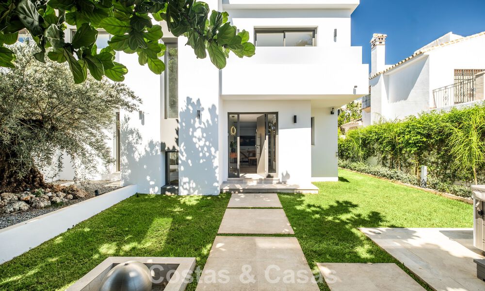 Villa de luxe moderniste à vendre à quelques pas des commodités sur le prestigieux Golden Mile de Marbella 773917