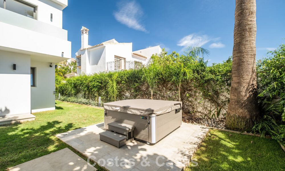 Villa de luxe moderniste à vendre à quelques pas des commodités sur le prestigieux Golden Mile de Marbella 773918