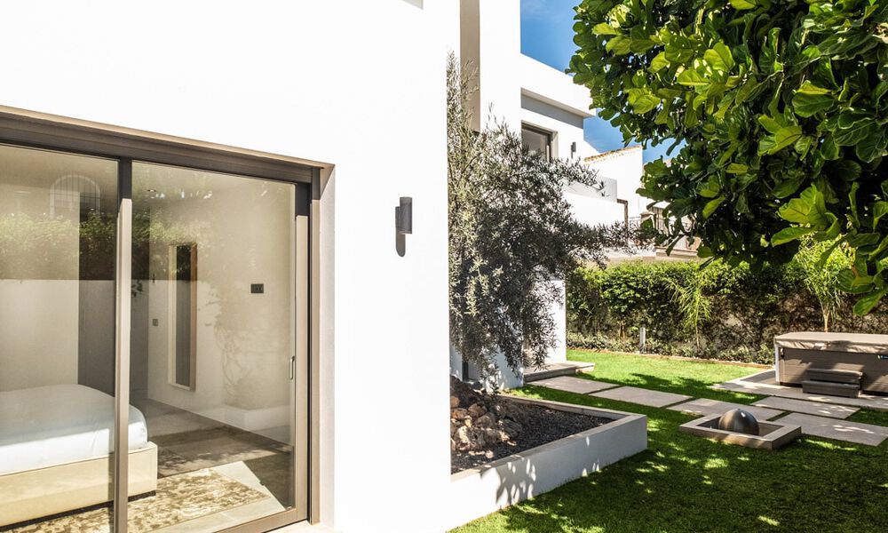 Villa de luxe moderniste à vendre à quelques pas des commodités sur le prestigieux Golden Mile de Marbella 773920