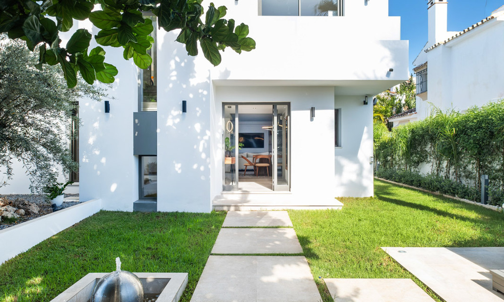 Villa de luxe moderniste à vendre à quelques pas des commodités sur le prestigieux Golden Mile de Marbella 773928