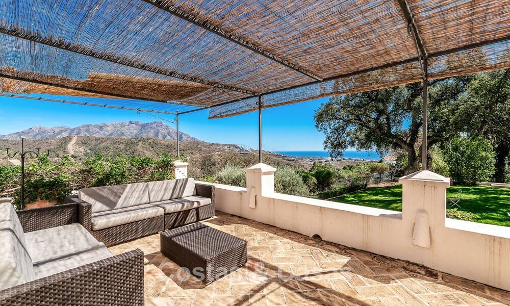 Charmante villa de luxe sur un magnifique terrain à vendre entouré de verdure à El Madroñal, Benahavis - Marbella 774145