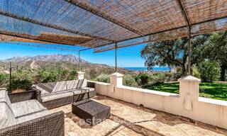 Charmante villa de luxe sur un magnifique terrain à vendre entouré de verdure à El Madroñal, Benahavis - Marbella 774145 