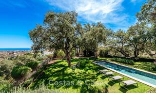 Charmante villa de luxe sur un magnifique terrain à vendre entouré de verdure à El Madroñal, Benahavis - Marbella 774147 