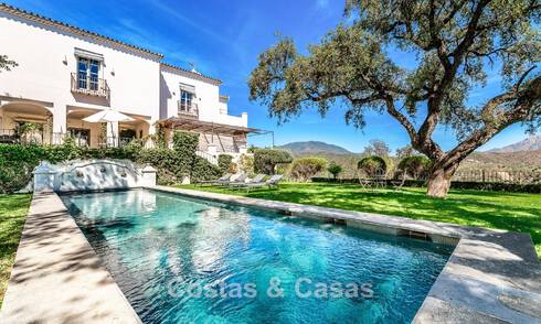 Charmante villa de luxe sur un magnifique terrain à vendre entouré de verdure à El Madroñal, Benahavis - Marbella 774151