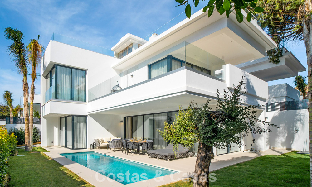 Prête à emménager, villa moderne de nouvelle construction à vendre à deux pas de la plage sur le Golden Mile de Marbella 774340