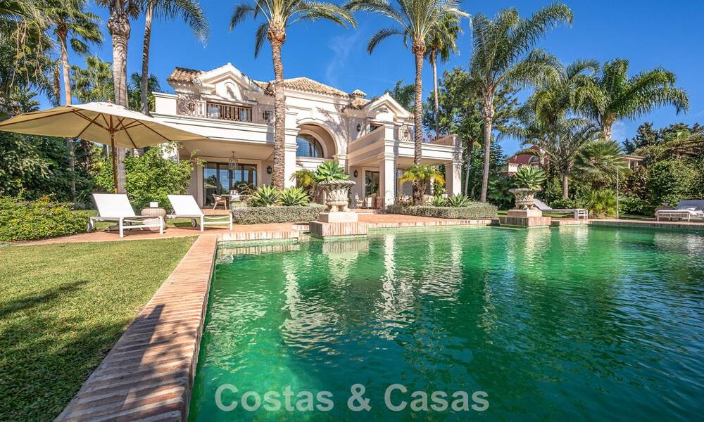 Impressionnante villa de luxe à vendre dans une urbanisation prestigieuse à quelques pas de la plage de Guadalmina Baja, Marbella 773966