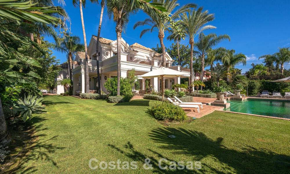 Impressionnante villa de luxe à vendre dans une urbanisation prestigieuse à quelques pas de la plage de Guadalmina Baja, Marbella 773967