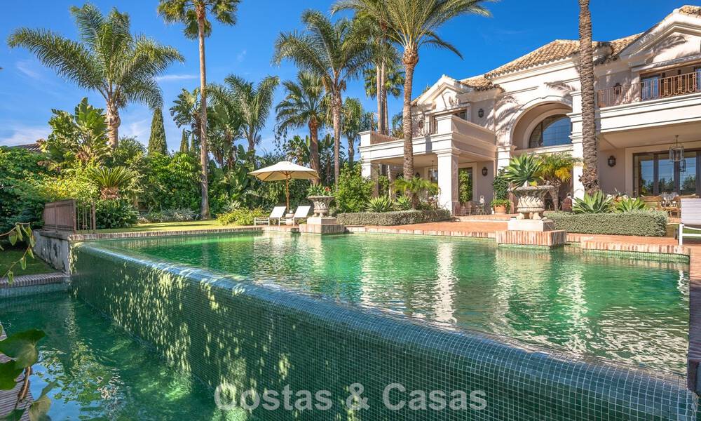 Impressionnante villa de luxe à vendre dans une urbanisation prestigieuse à quelques pas de la plage de Guadalmina Baja, Marbella 773970