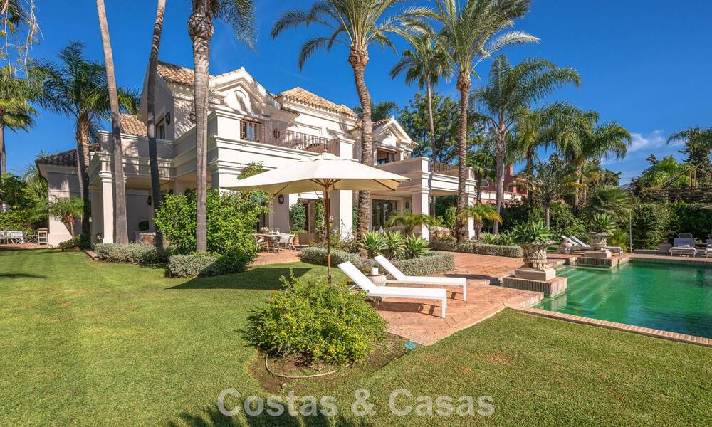 Impressionnante villa de luxe à vendre dans une urbanisation prestigieuse à quelques pas de la plage de Guadalmina Baja, Marbella 773978