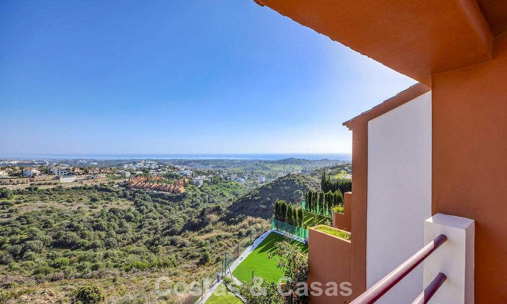 Maison semi-détachée avec jardin privé et vue panoramique à vendre à Benahavis - Marbella 774187