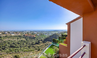 Maison semi-détachée avec jardin privé et vue panoramique à vendre à Benahavis - Marbella 774187 