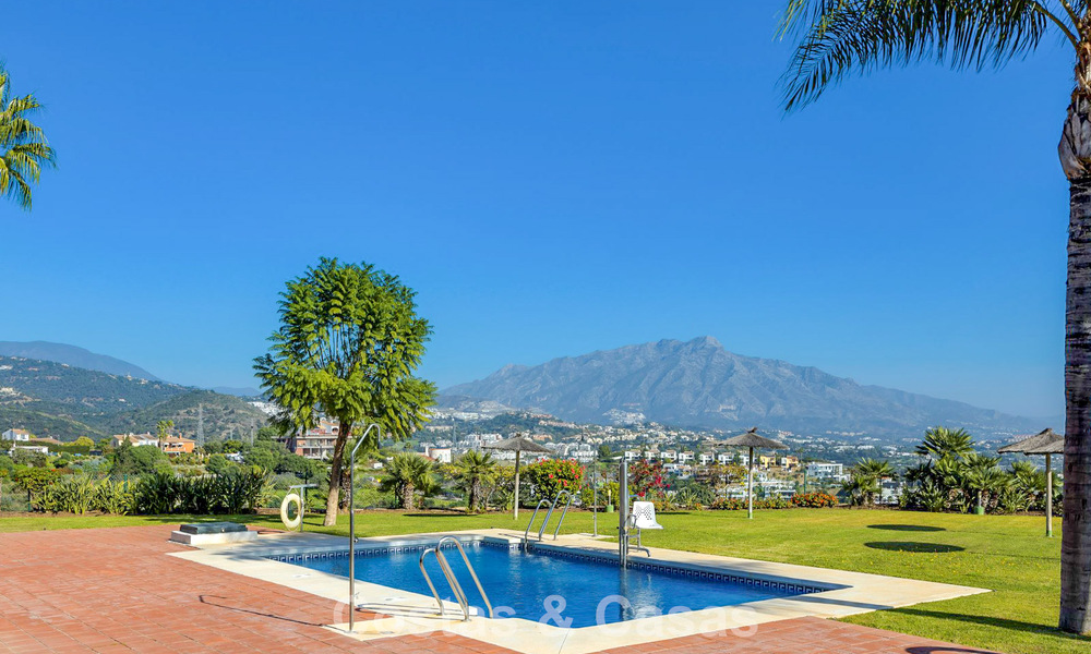 Maison semi-détachée avec jardin privé et vue panoramique à vendre à Benahavis - Marbella 774195