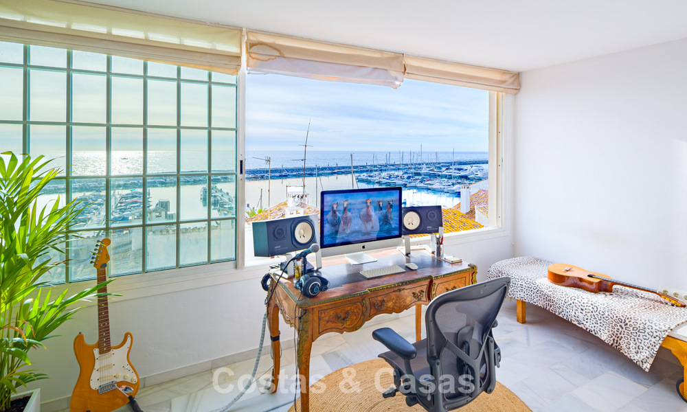 Appartement de 2 chambres à vendre avec des vues phénoménales dans la marina de Puerto Banus, Marbella 774226