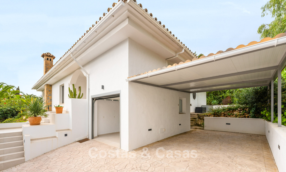 Spacieuse villa de plain-pied avec un style architectural andalou traditionnel à vendre à Elviria, Est de Marbella 774441