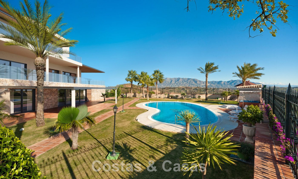 Impressionnant villa à vendre, en bordure du terrain de golf à Mijas, Costa del Sol 774469