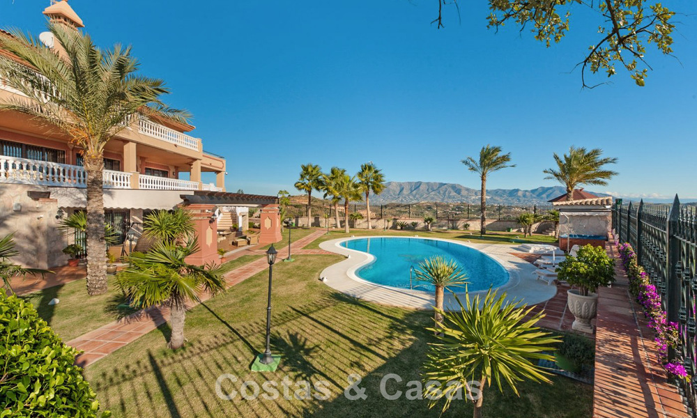 Impressionnant villa à vendre, en bordure du terrain de golf à Mijas, Costa del Sol 774478