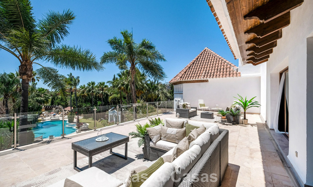 Villa unique de style loft à vendre dans un quartier résidentiel recherché à Nueva Andalucia, Marbella 774496