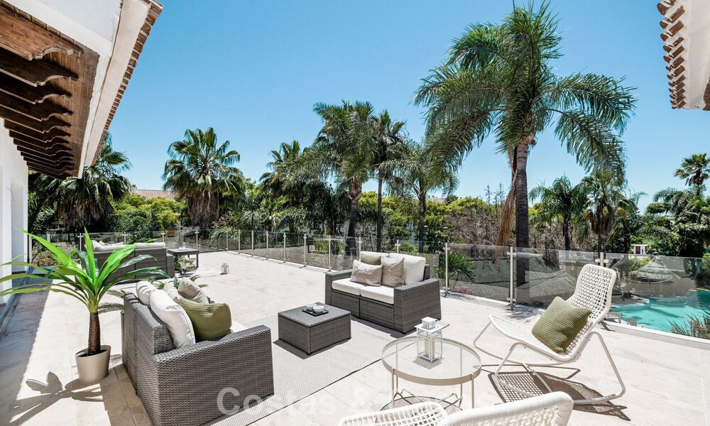 Villa unique de style loft à vendre dans un quartier résidentiel recherché à Nueva Andalucia, Marbella 774497