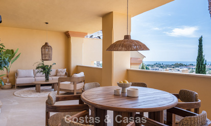 Appartement avec vue sur la mer à vendre à distance de marche de Puerto Banús et de la plage à Nueva Andalucía, Marbella 799801