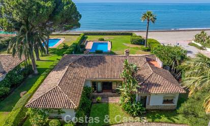Villa à rénover avec un énorme potentiel à vendre en première ligne de plage entre Marbella et Estepona 802011