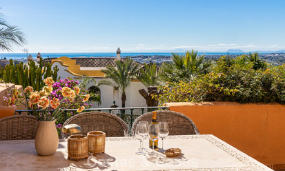 Appartement rénové avec vue panoramique sur la mer à vendre dans la Vallée du Golf de Nueva Andalucía, Marbella 806162